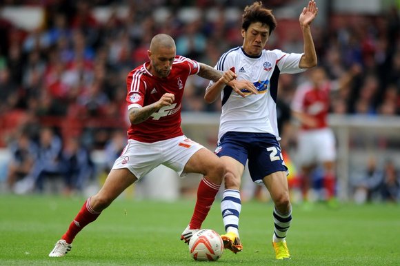 Nottingham Forest (trái) đang có phong độ khá tốt